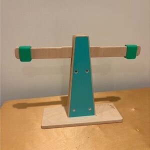Lovevery scale‎ Montessori toy